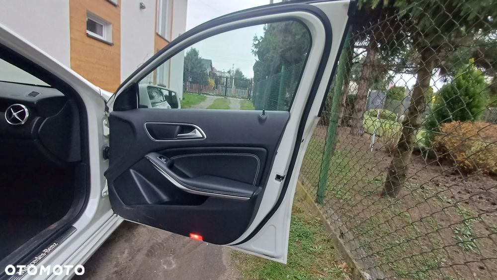 Mercedes-Benz Klasa A 180 (BlueEFFICIENCY) Urban - 12