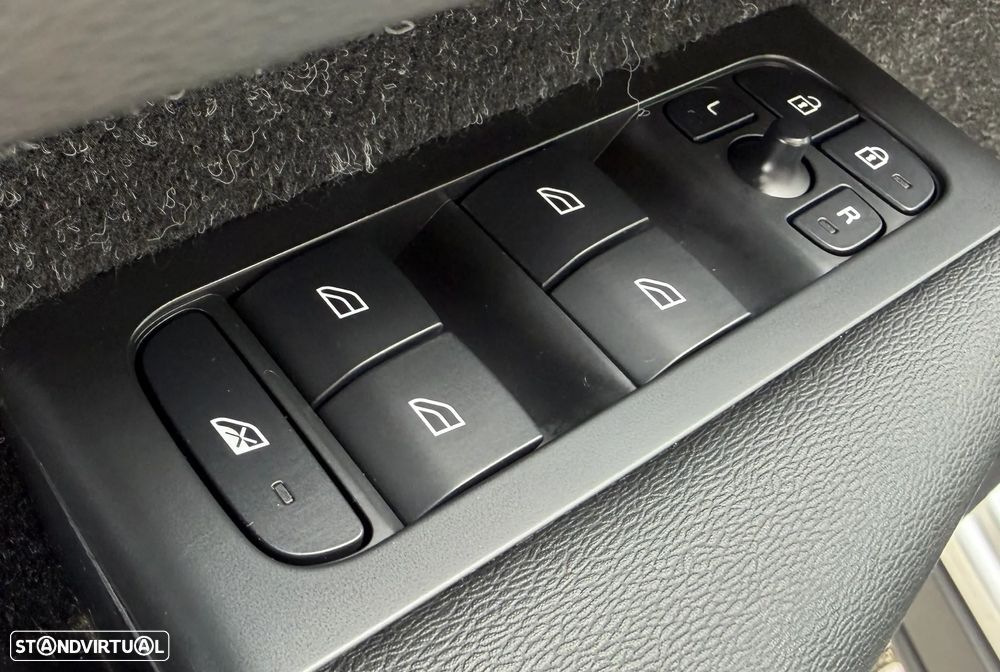 Volvo XC 40 1.5 T3 Momentum Tech Edition - 16