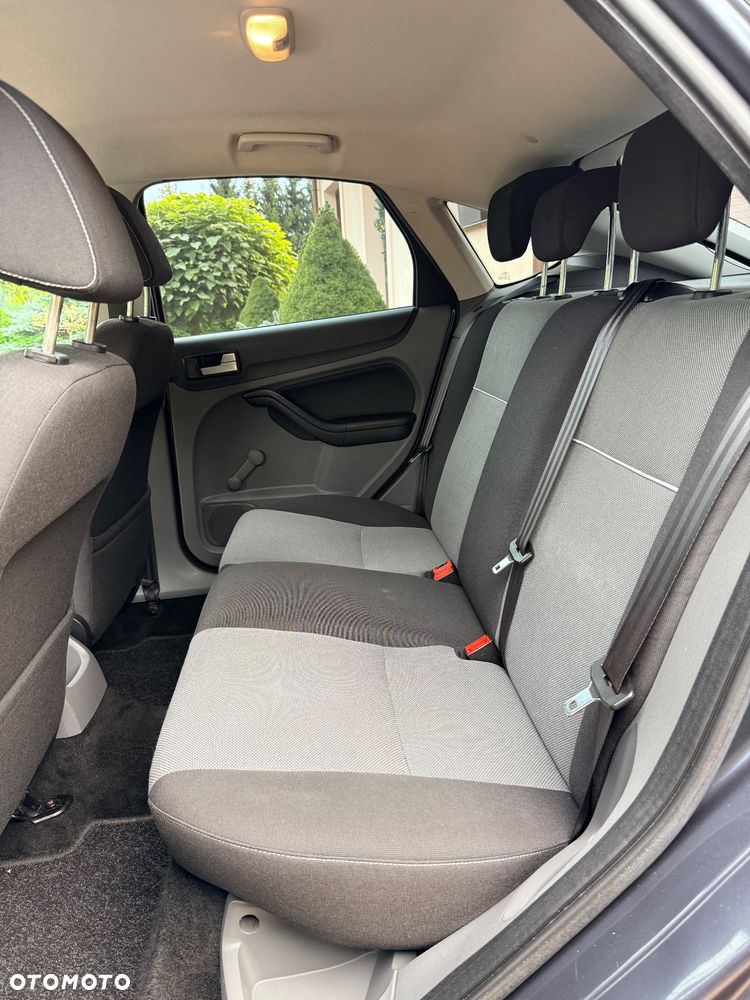 Ford Focus 1.6 16V Trend - 27