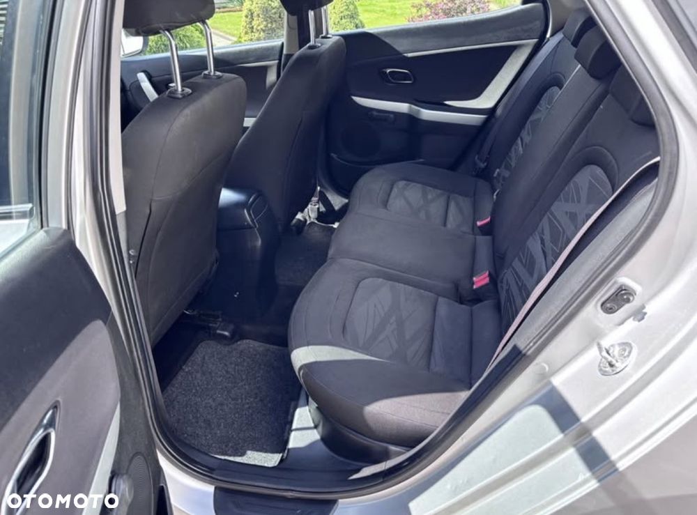 Kia Ceed - 8