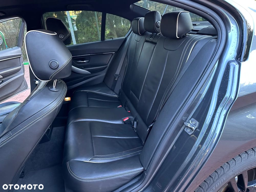 BMW Seria 3 330d xDrive Sport-Aut Blue Performance Sport Line - 15