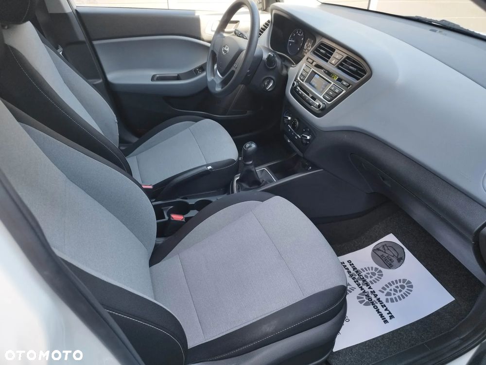 Hyundai i20 blue 1.2 Classic - 23