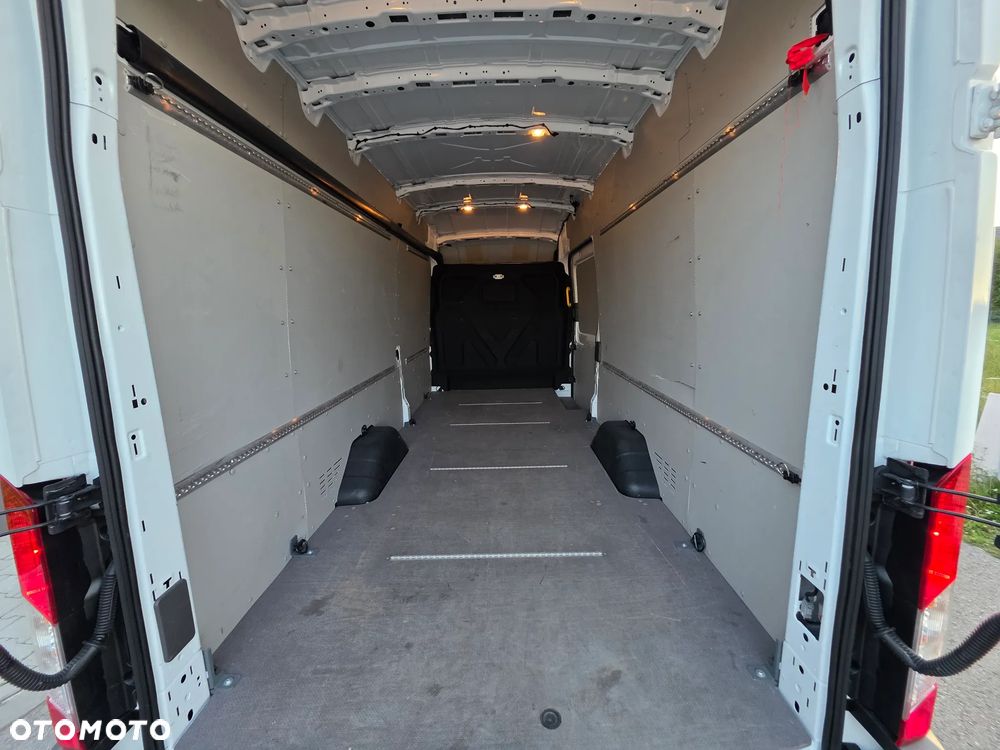 Ford Transit L4 RWD Trend - 13