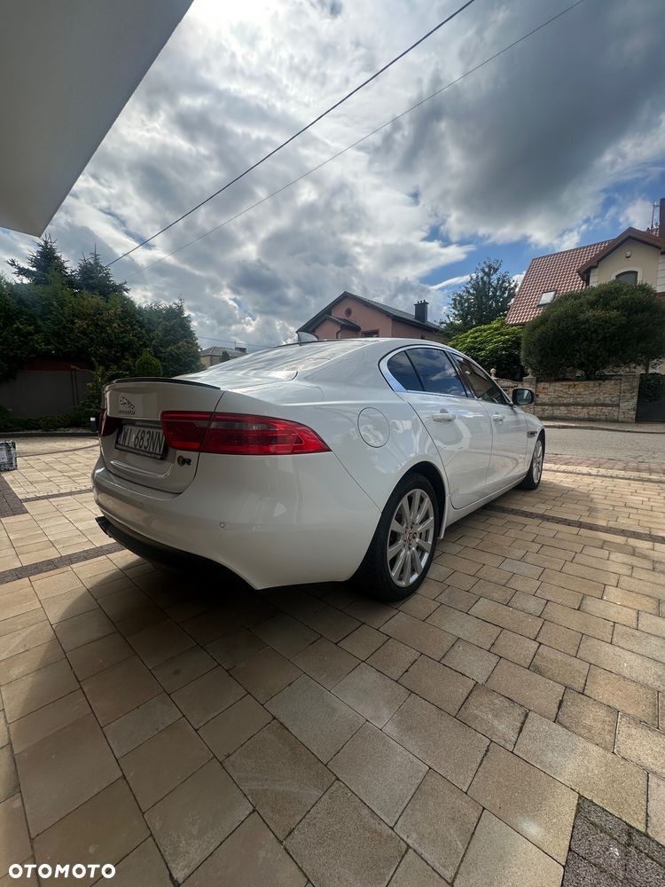 Jaguar XE - 18