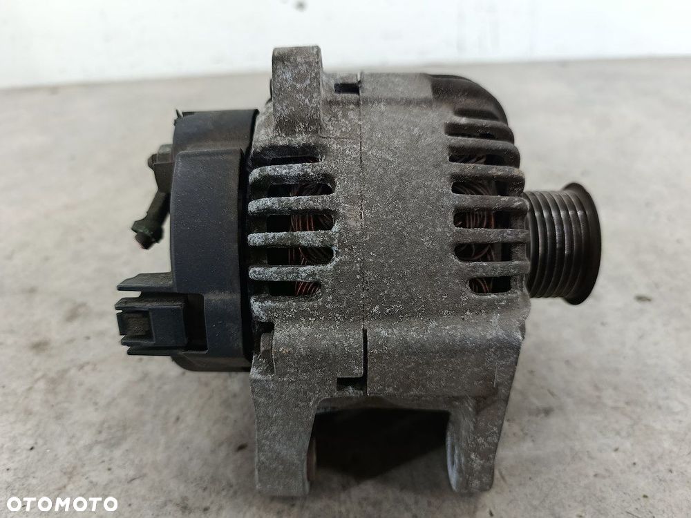 ALTERNATOR RENAULT SCENIC II 8200410671 TG11C040  VALEO 2.0 16V - 5