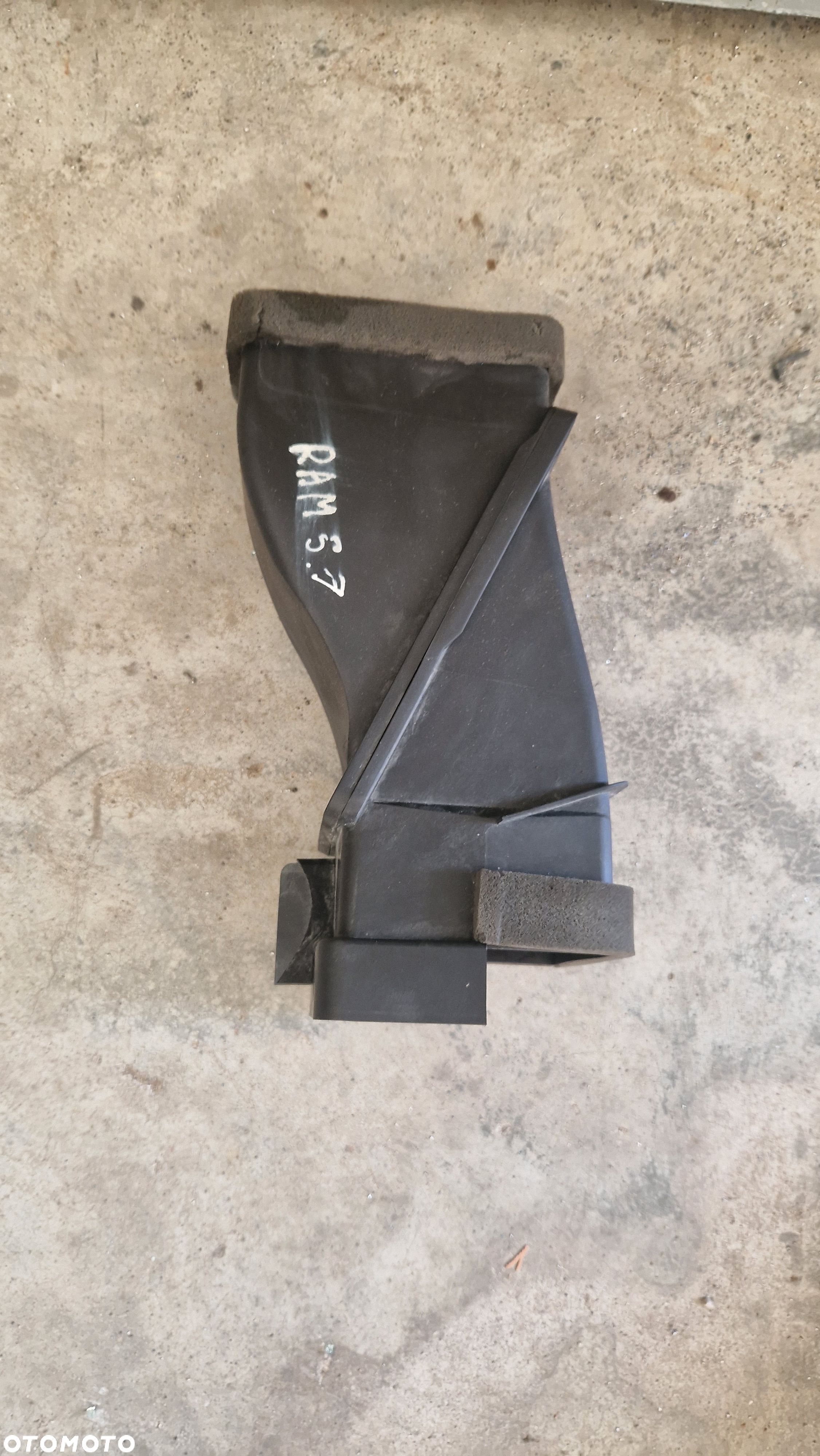 Rura dolotowa powietrza Ram V 5.7 hemi - 1