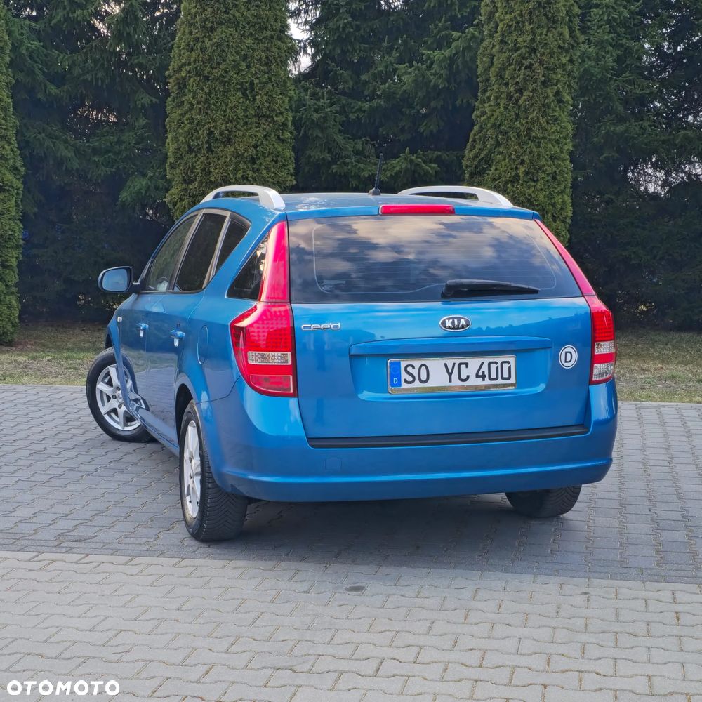 Kia Ceed - 10