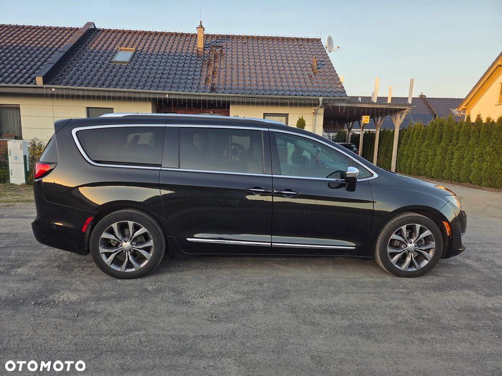 Chrysler Pacifica - 8