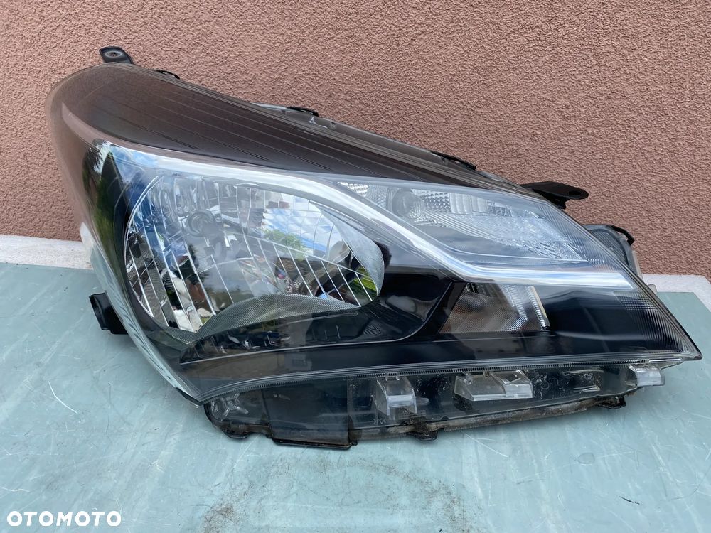 lampa yaris III lift prawa eu cała - 1