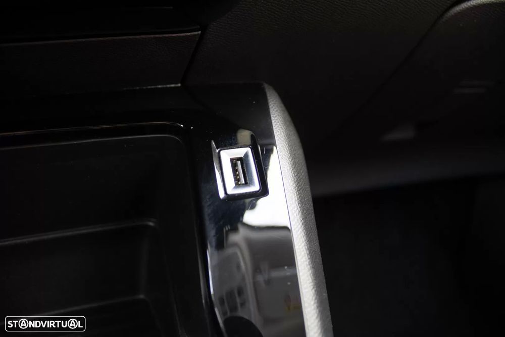 Peugeot e-2008 50 kWh Allure Pack - 38