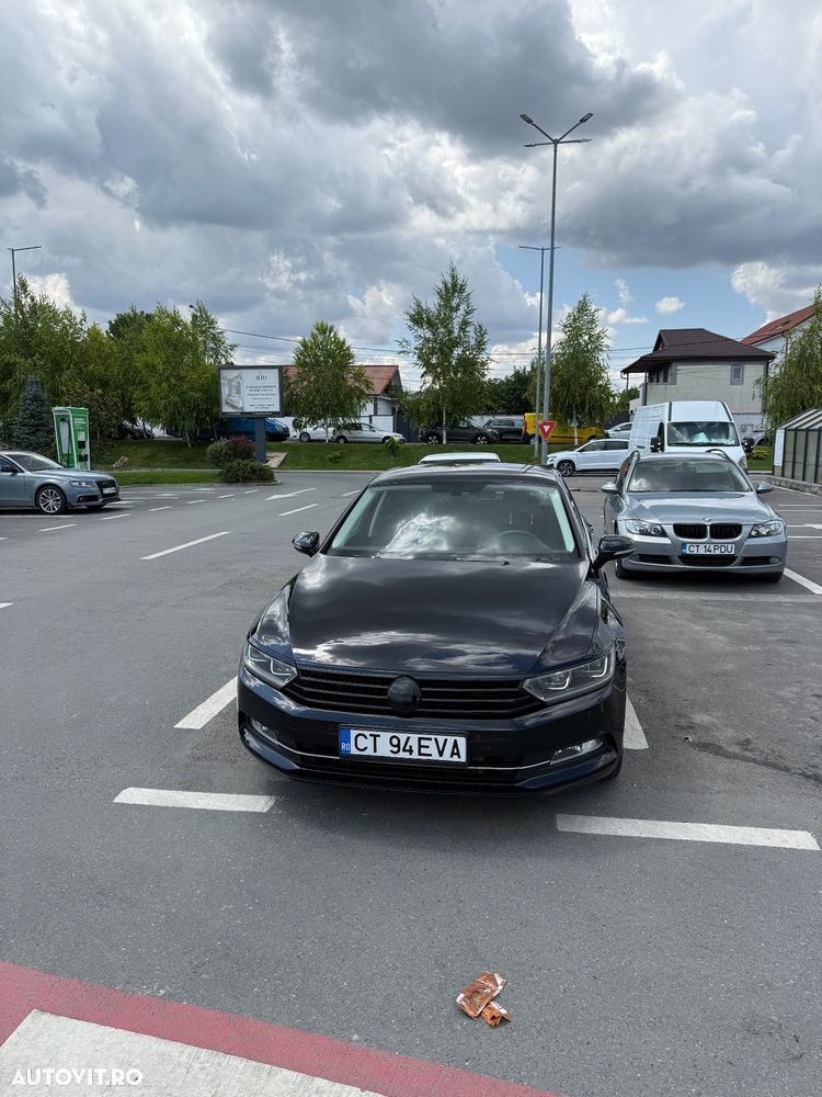 Volkswagen Passat - 1