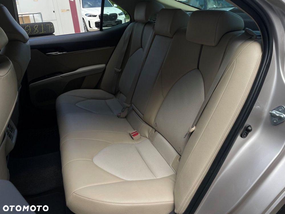Toyota Camry - 22