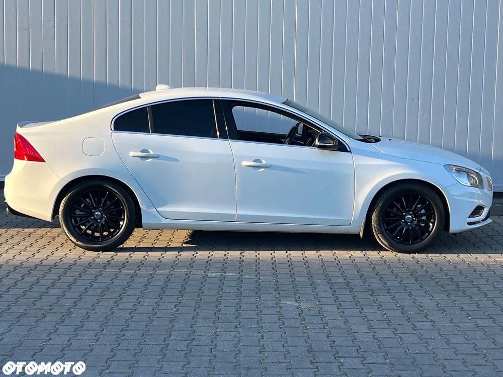 Volvo S60 2.0T Black Edition - 16