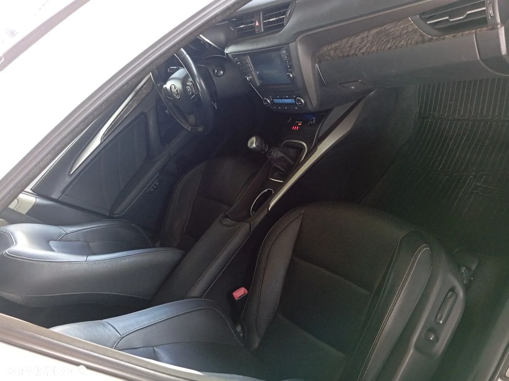 Toyota Avensis - 11