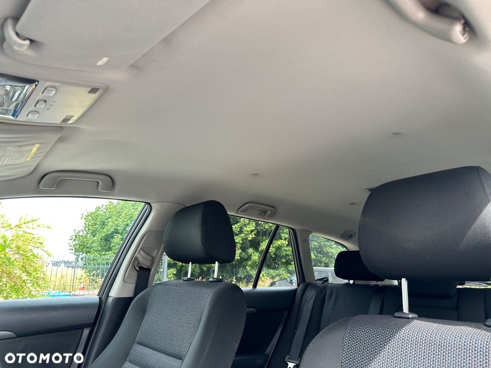 Toyota Avensis - 16