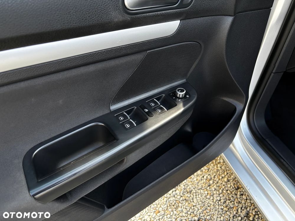 Volkswagen Golf 2.0 TDI DPF Highline - 39