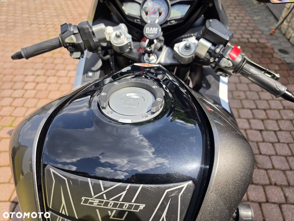 Honda VFR - 23