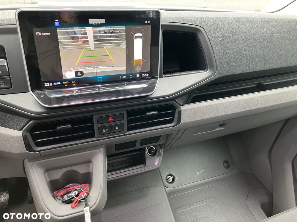 Volkswagen Crafter Crafter 35 Furgon z wysokim dachem silnik: 2,0 l EURO VI SCR 163 KM / skrzynia biegów: Przedni napęd automatyczna 8-biegowa rozstaw osi: 4490 mm - 7