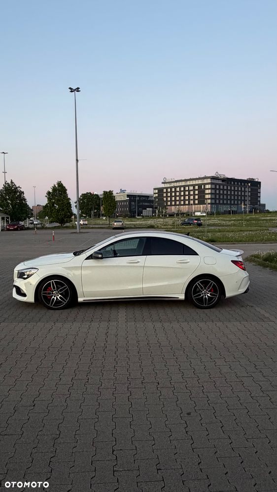 Mercedes-Benz CLA 200 7G-DCT AMG Line - 10