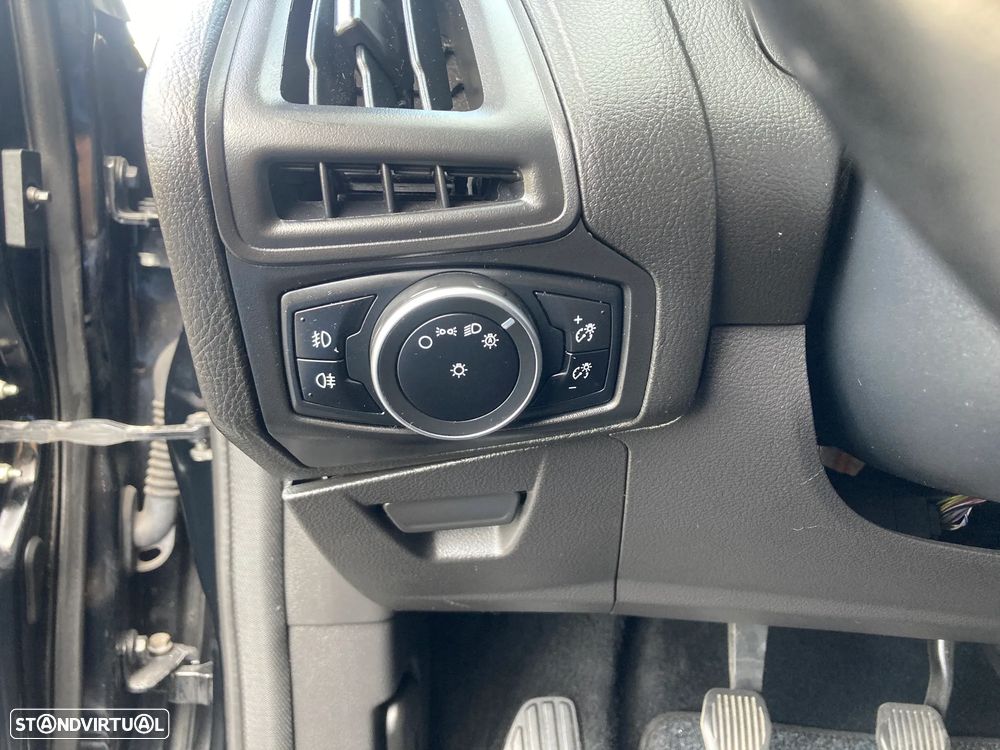 Ford Focus SW 1.5 EcoBlue S&S TITANIUM - 18