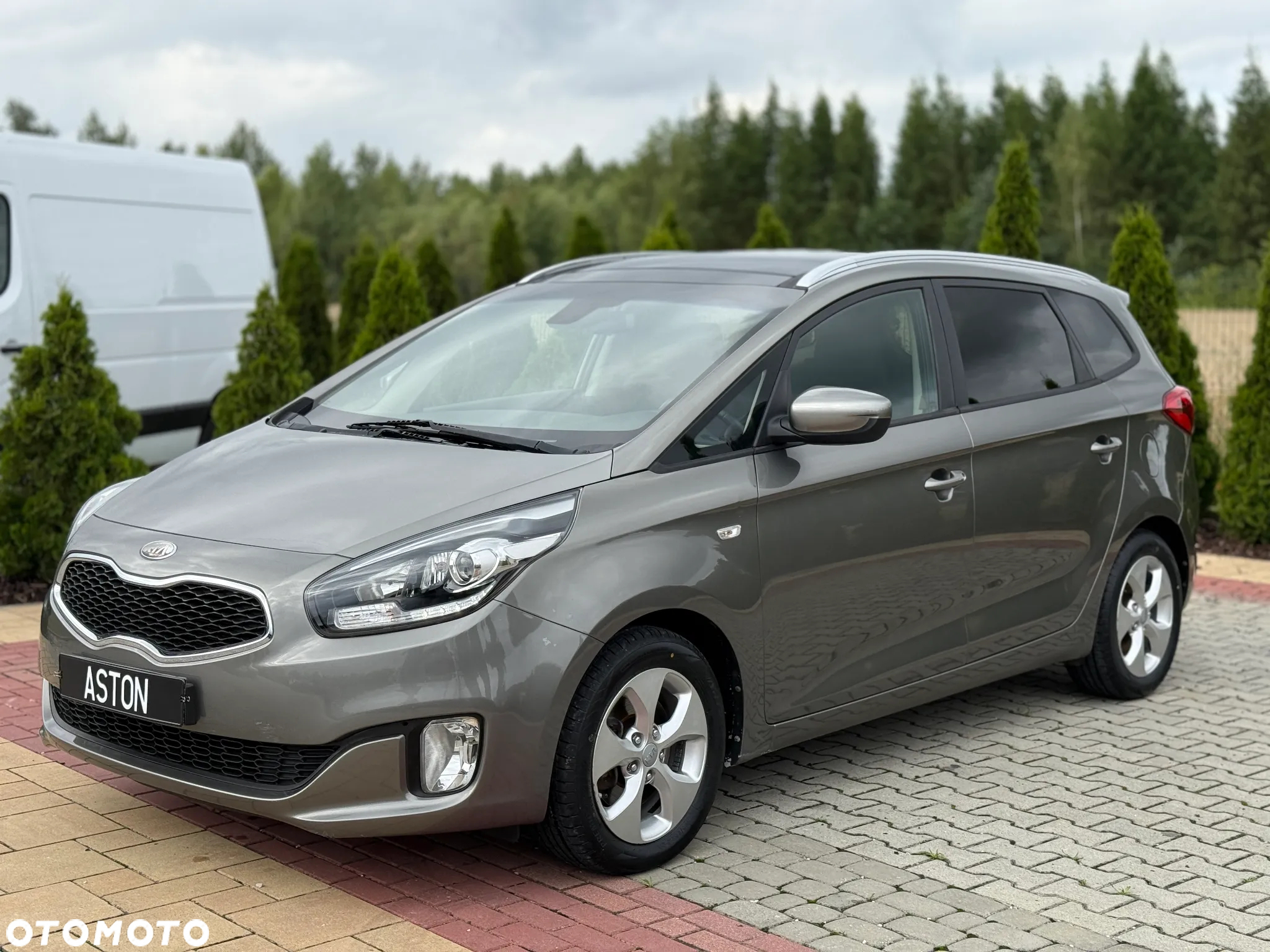 Kia Carens 1.7 CRDi M - 12