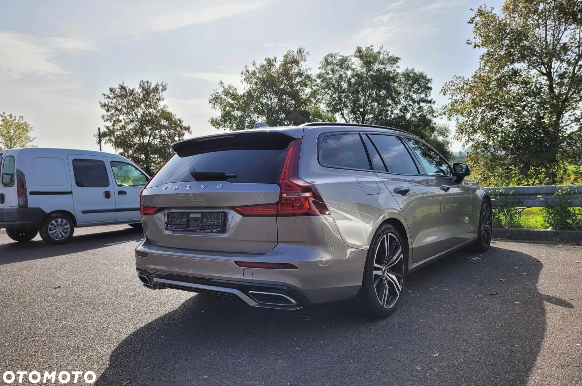 Volvo V60 D3 R-Design - 18