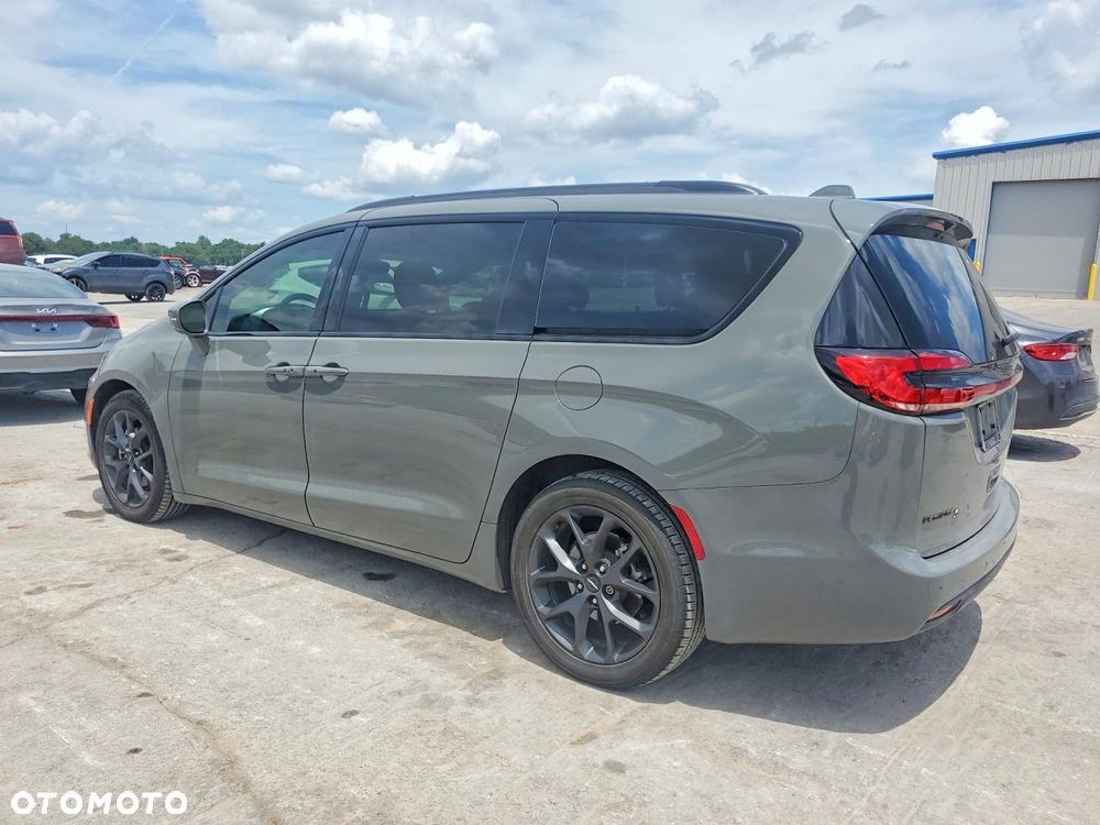 Chrysler Pacifica - 3
