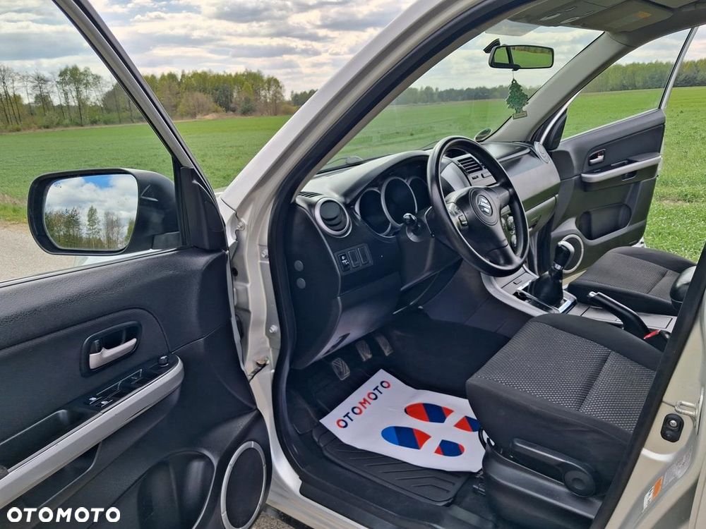 Suzuki Grand Vitara 2.0 - 21