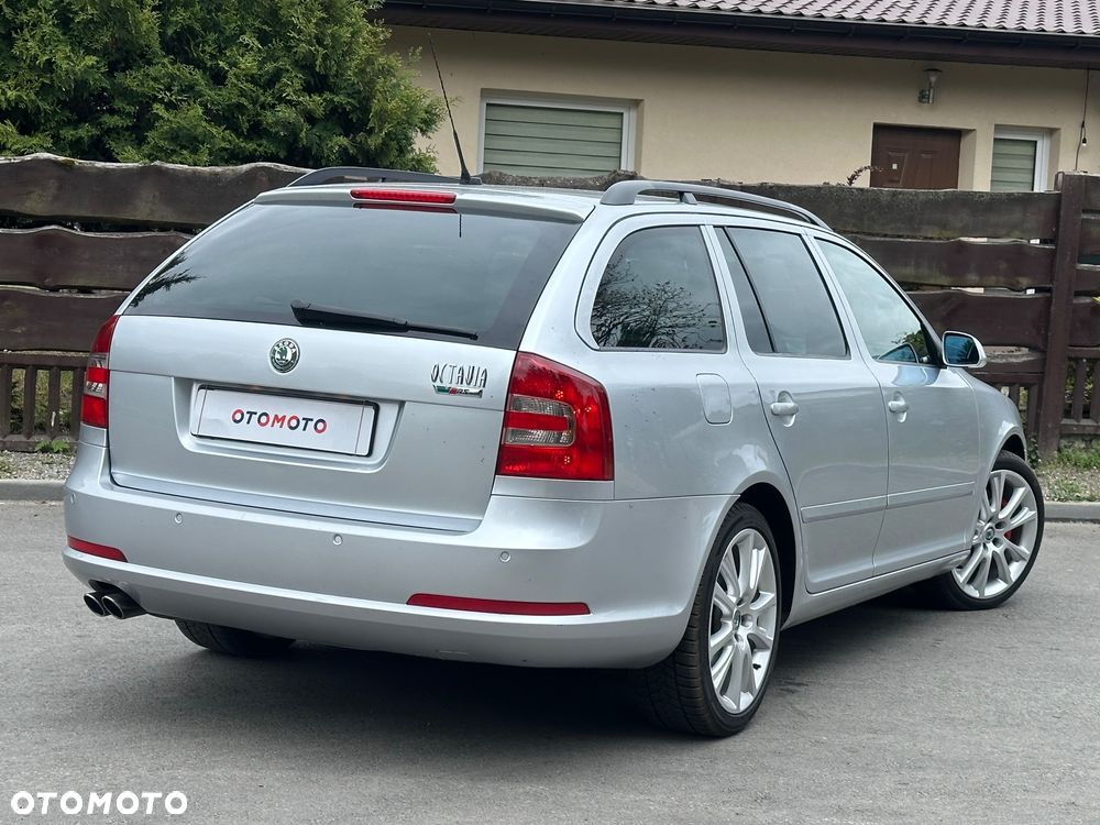 Skoda Octavia 2.0 TDI CR DPF RS - 17