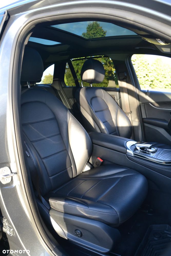 Mercedes-Benz GLC 300 4Matic 9G-TRONIC AMG Line - 17