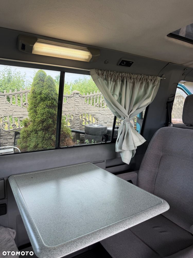 Volkswagen Multivan - 12