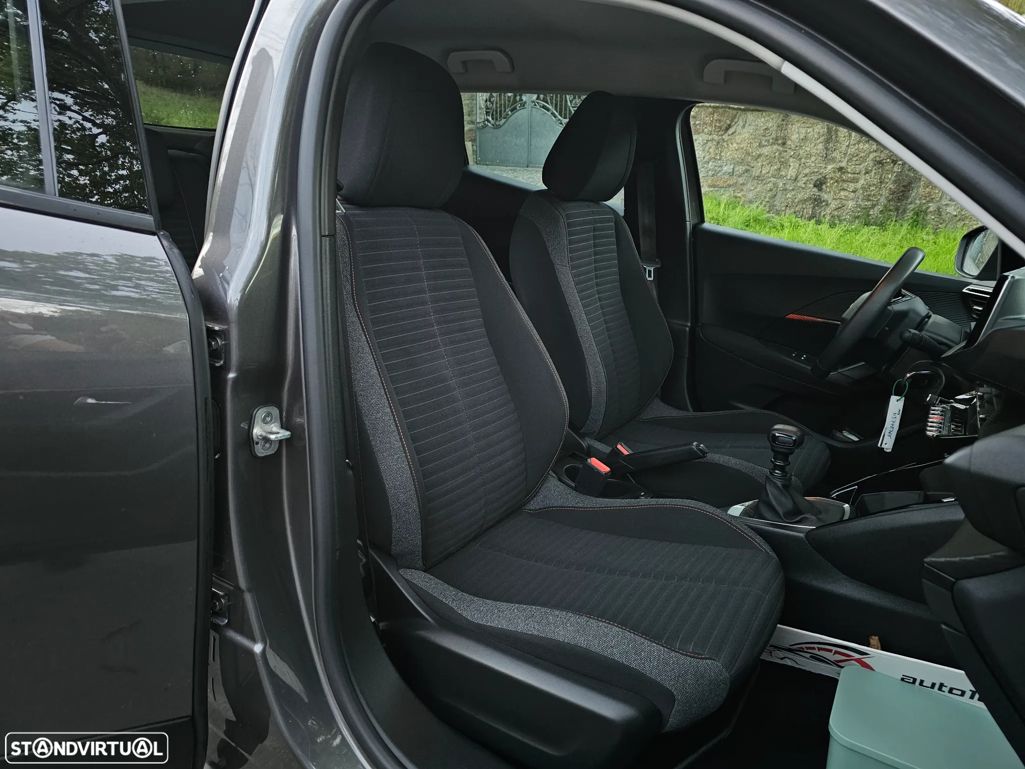 Peugeot 2008 - 11