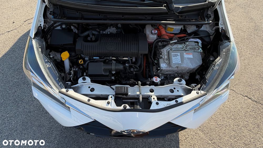 Toyota Yaris Hybrid 100 Premium - 8