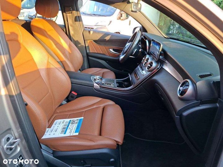 Mercedes-Benz GLC 300 de 4Matic 9G-TRONIC AMG Line Plus - 11