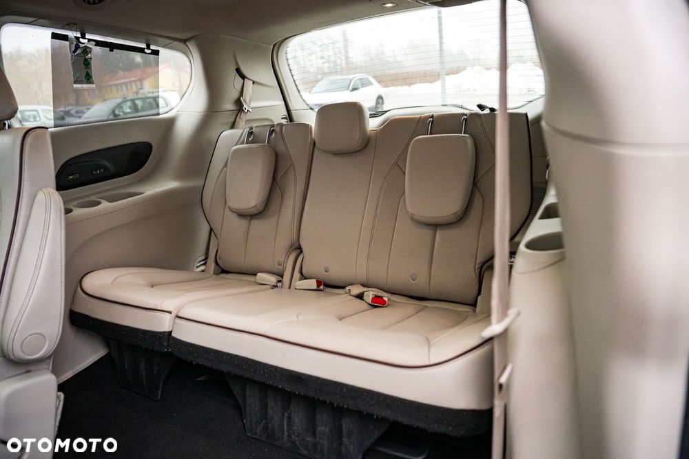 Chrysler Pacifica - 22