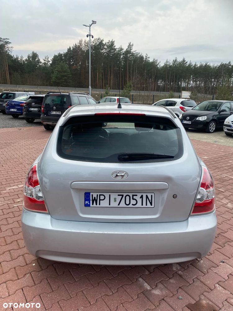 Hyundai Accent 1.4 GL - 7