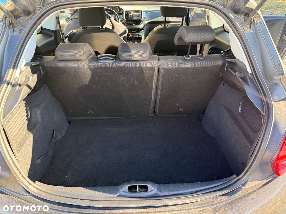 Peugeot 208 - 10