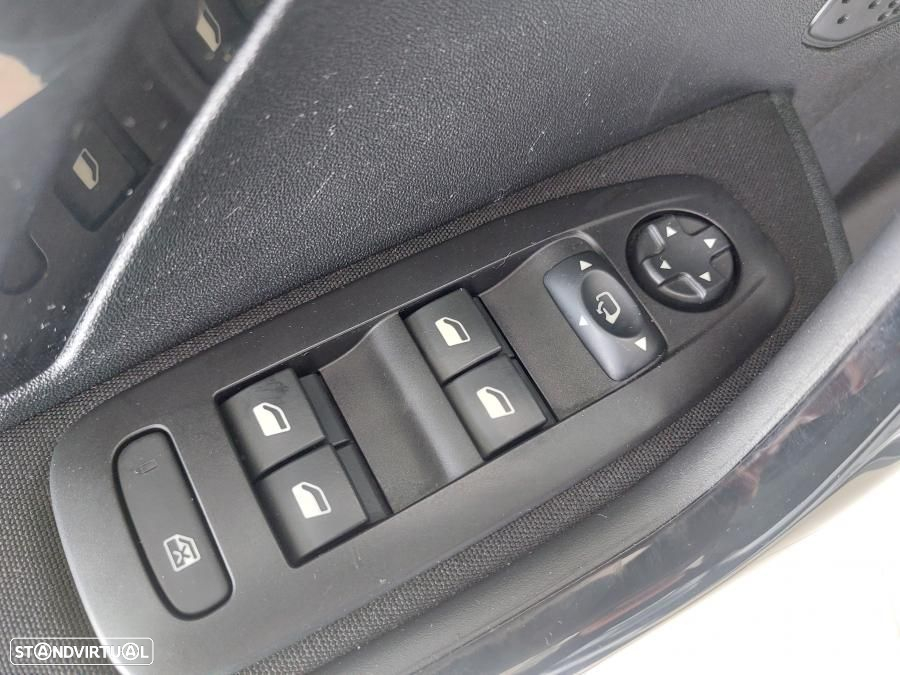 Peugeot 2008 1.5 BlueHDi Signature - 15
