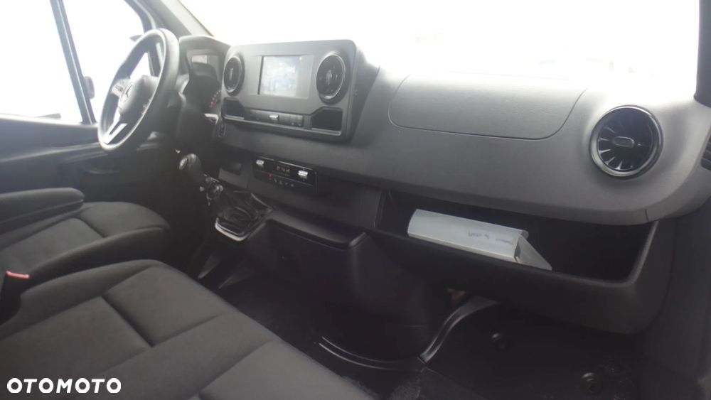 Mercedes-Benz Sprinter - 13