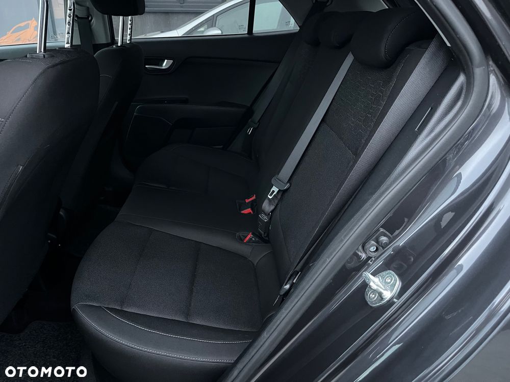 Kia Rio - 11