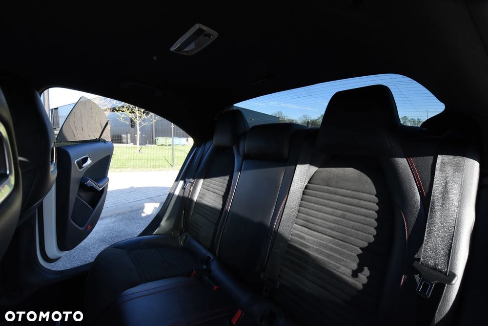 Mercedes-Benz CLA 200 AMG Line - 20