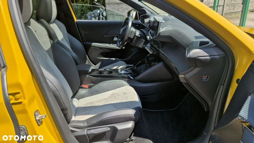Peugeot 208 GT - 12