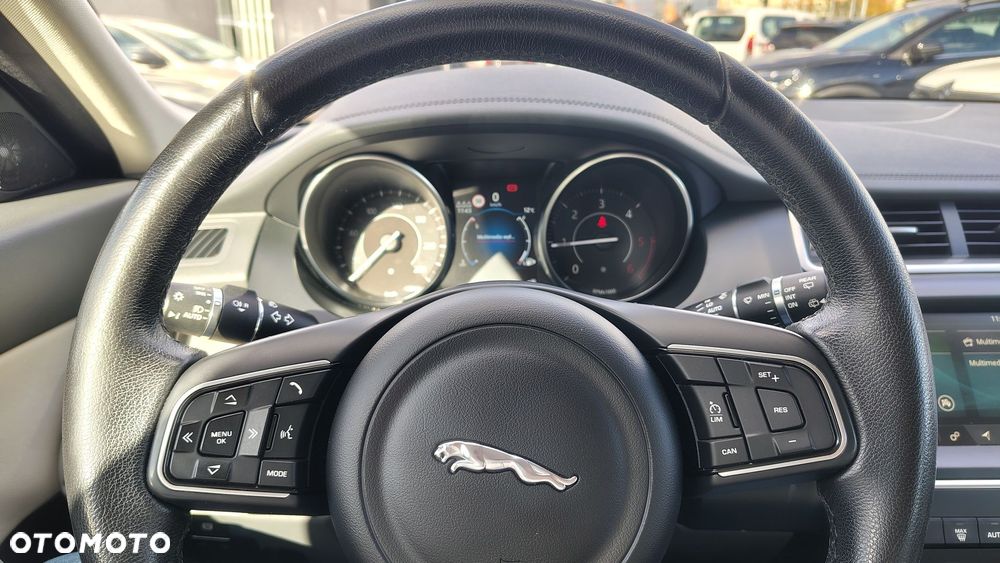 Jaguar E-Pace 2.0 i4D AWD - 14