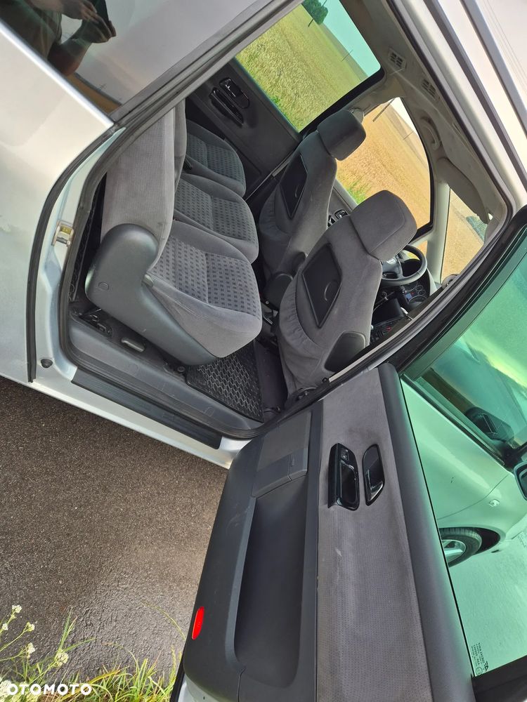 Volkswagen Sharan 1.9 TDI Family - 14