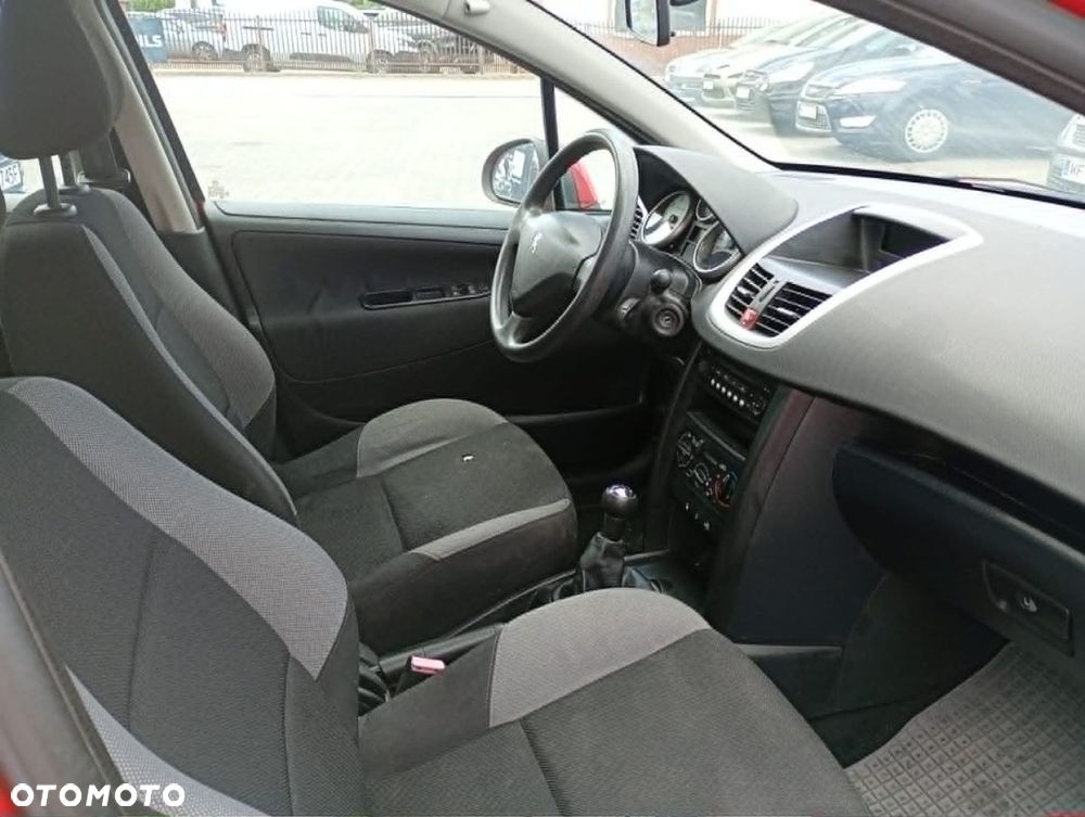 Peugeot 207 - 8