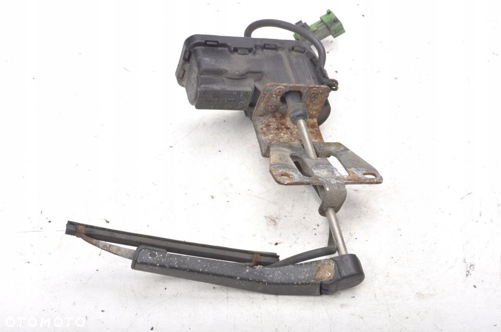 SAAB 9-5 SILNICZEK WYCIERACZKI LAMPY PRAWY - 1
