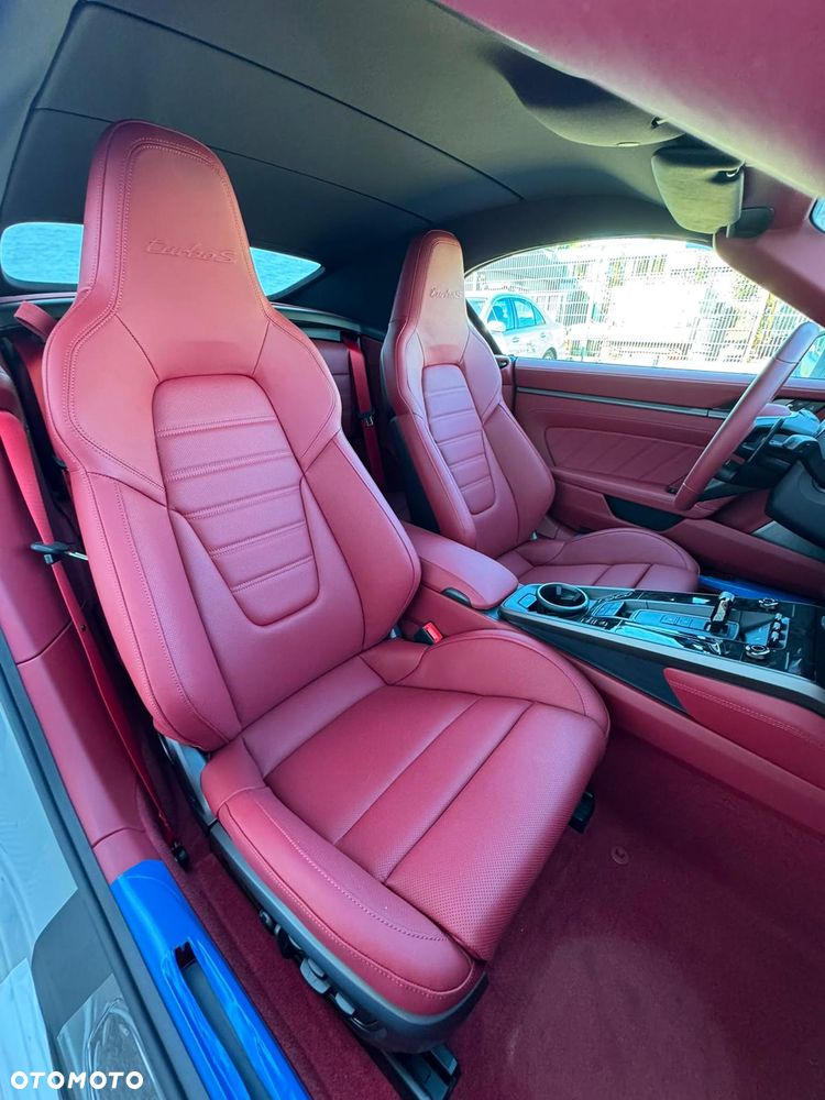Porsche 911 911Turbo S - 15