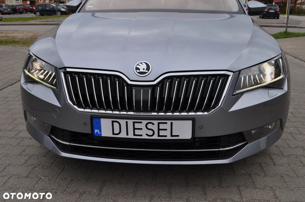 Skoda Superb 2.0 TDI DSG Premium Edition - 37