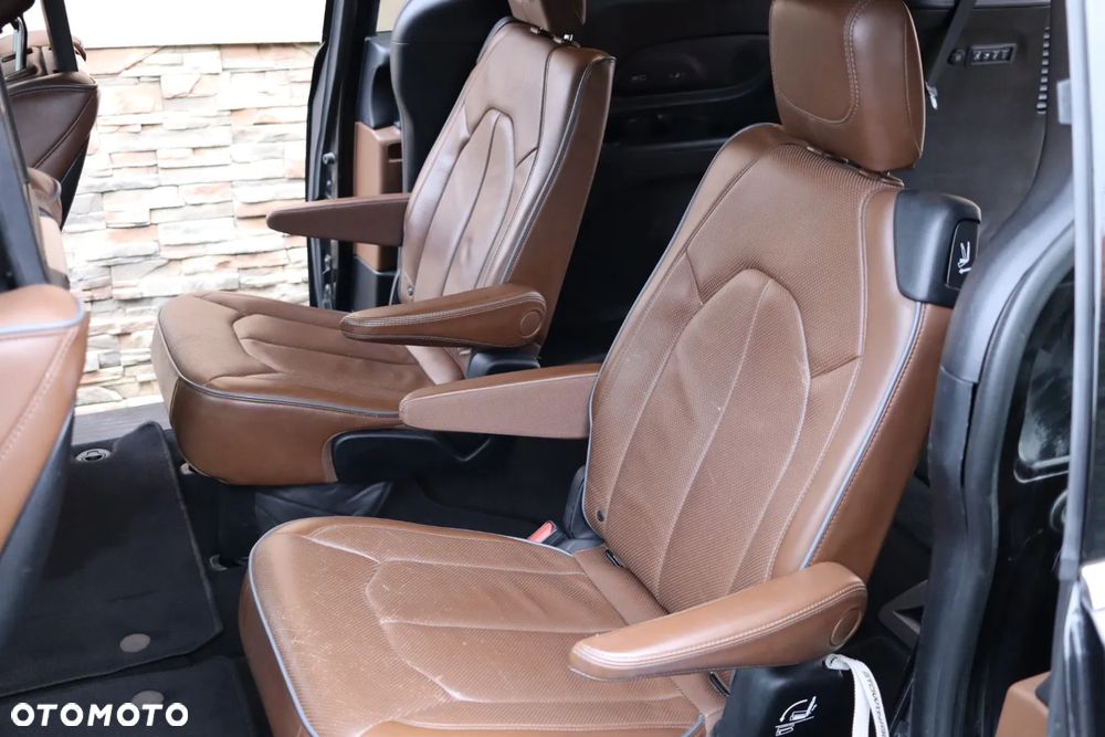 Chrysler Pacifica - 33