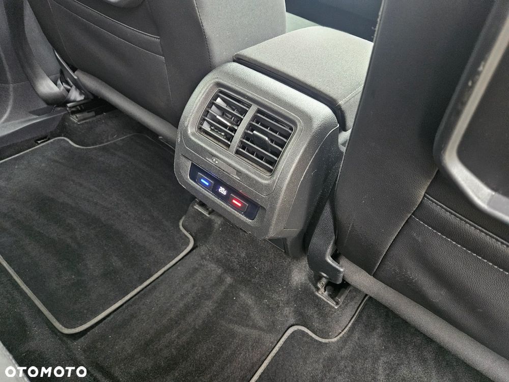 Volkswagen Touran 2.0 TDI SCR DSG Comfortline - 9